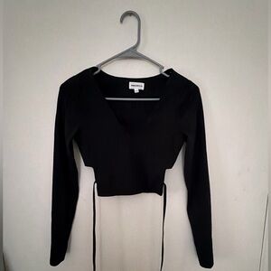 Superdown Black V-Neck Crop Top